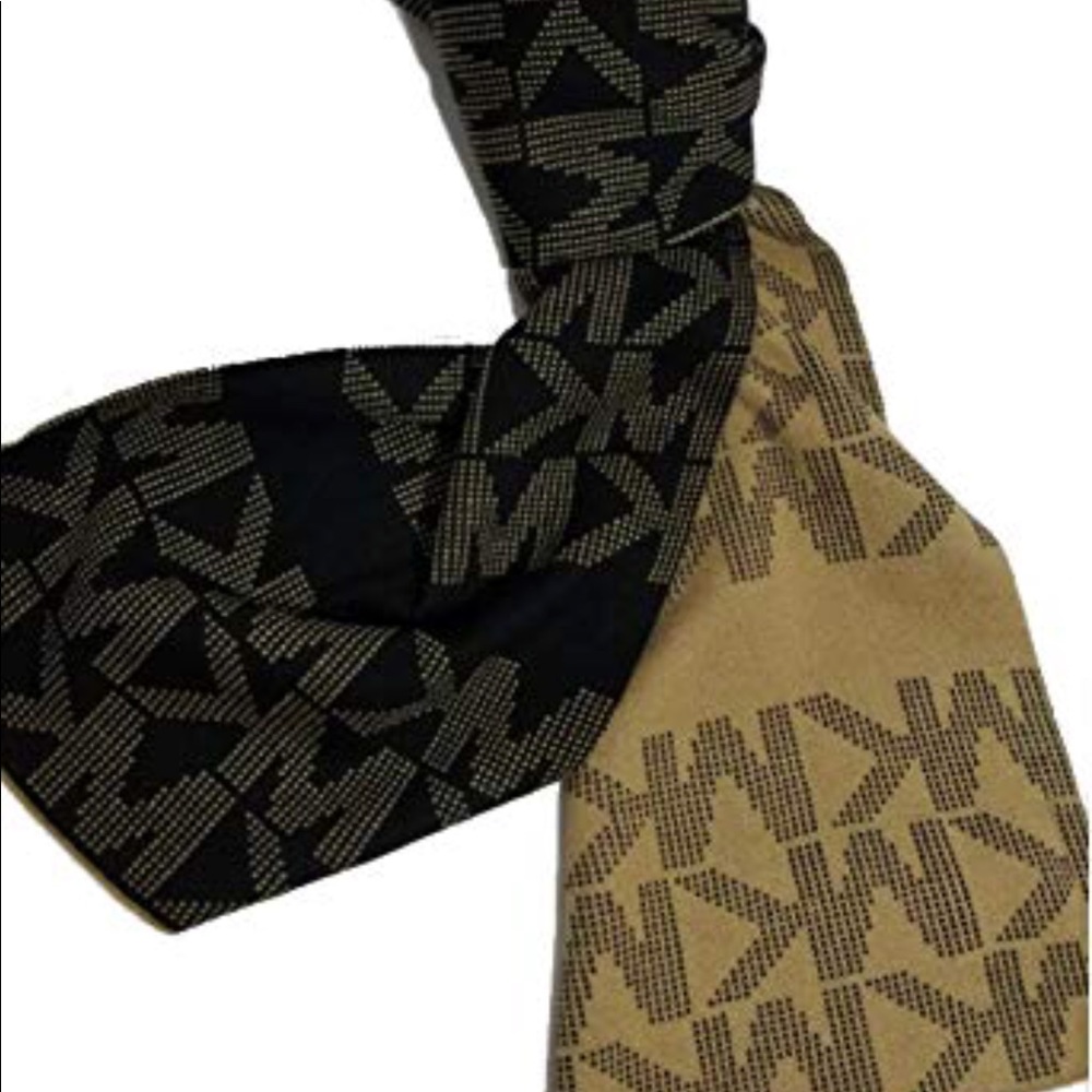 NEW REVERSIBLE MK SCARF😍